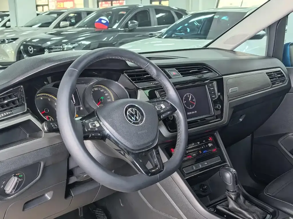 Volkswagen Touran 2021 из CN, фото 8