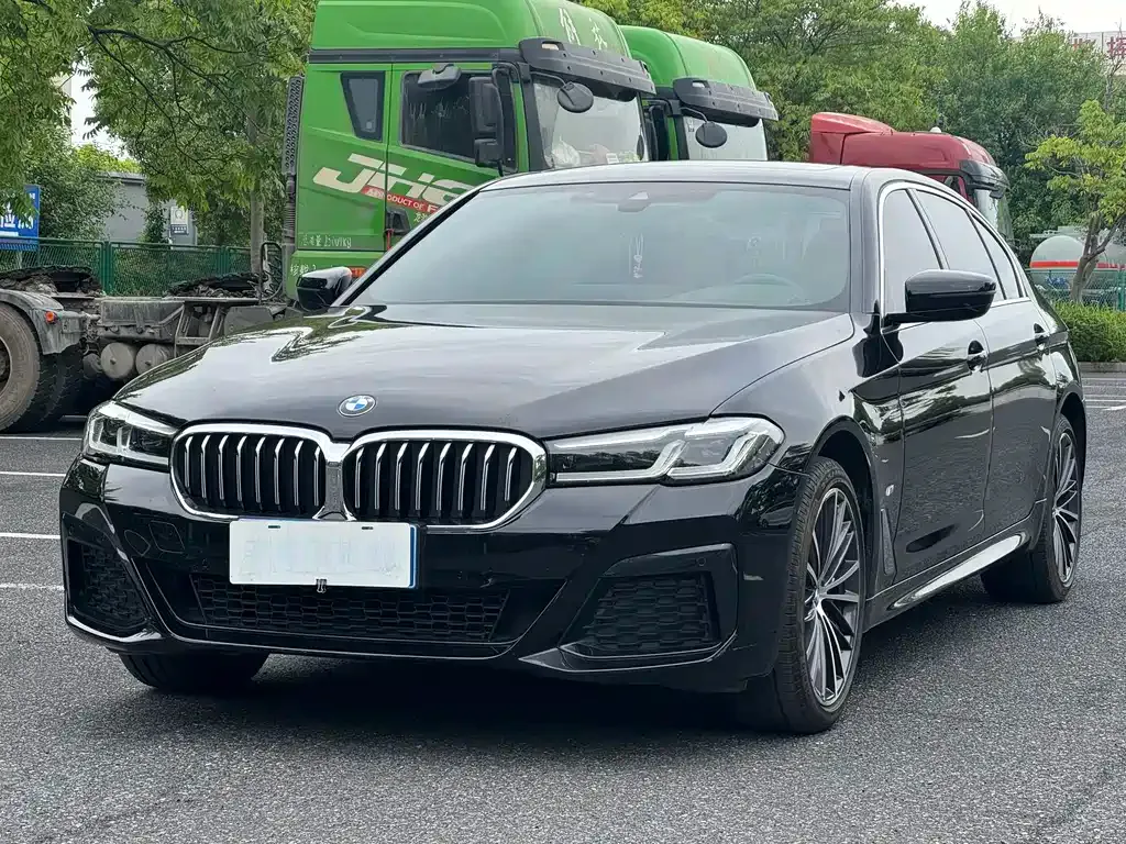 BMW 5 Series — фото 1