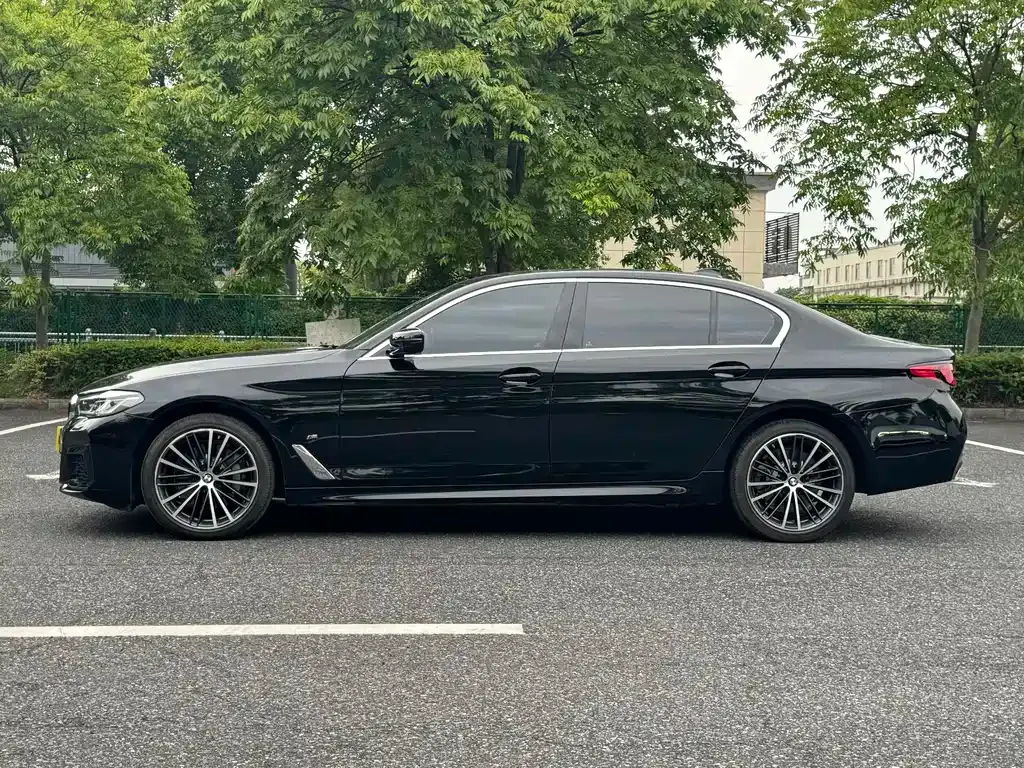 BMW 5 Series — фото 5
