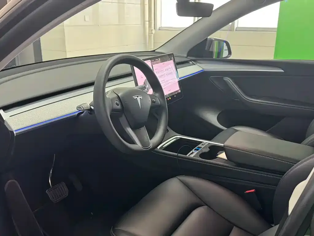 Tesla Model Y — фото 2