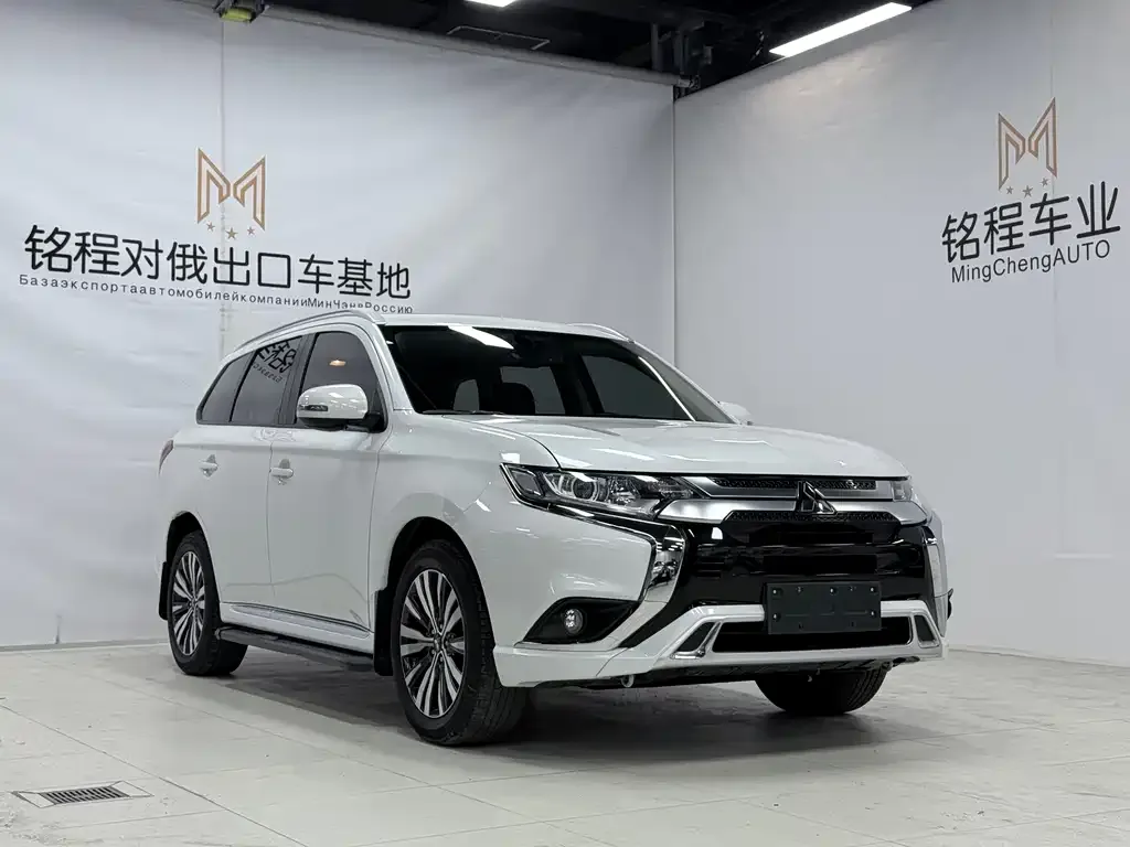 Mitsubishi Outlander — фото 7