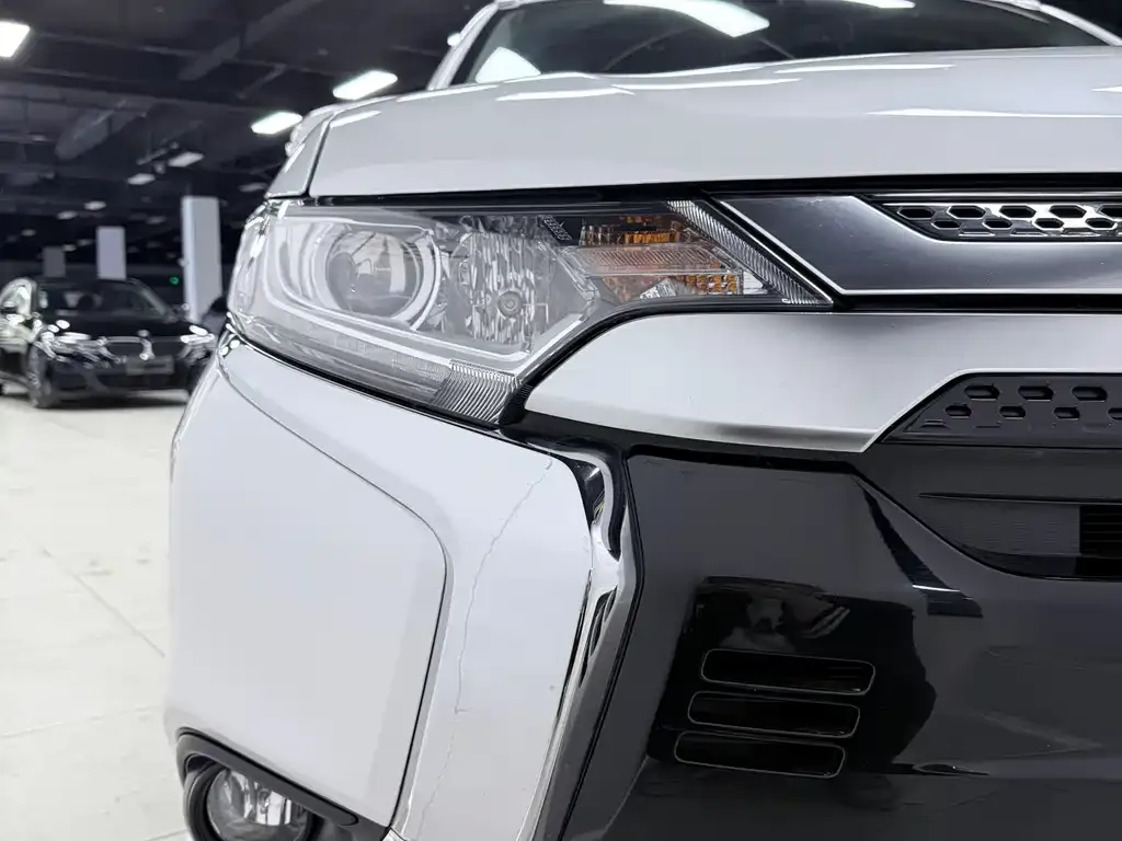 Mitsubishi Outlander — фото 6