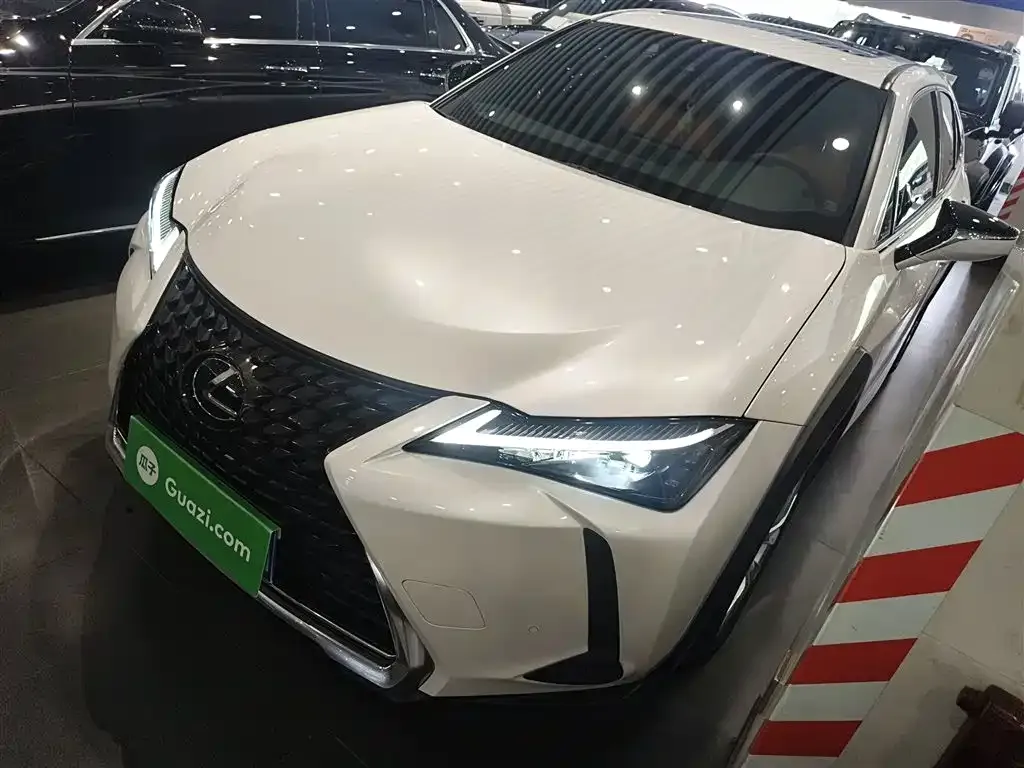 Lexus UX — фото 4