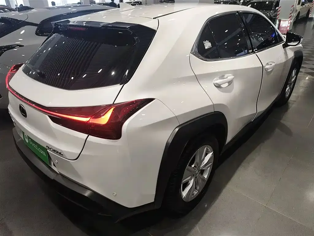 Lexus UX — фото 7