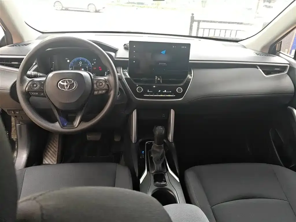 Toyota Corolla Cross — фото 2