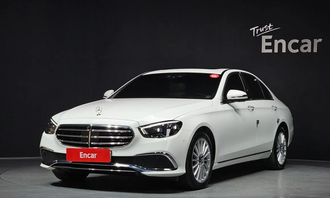 Mercedes-Benz E-Class — фото 1