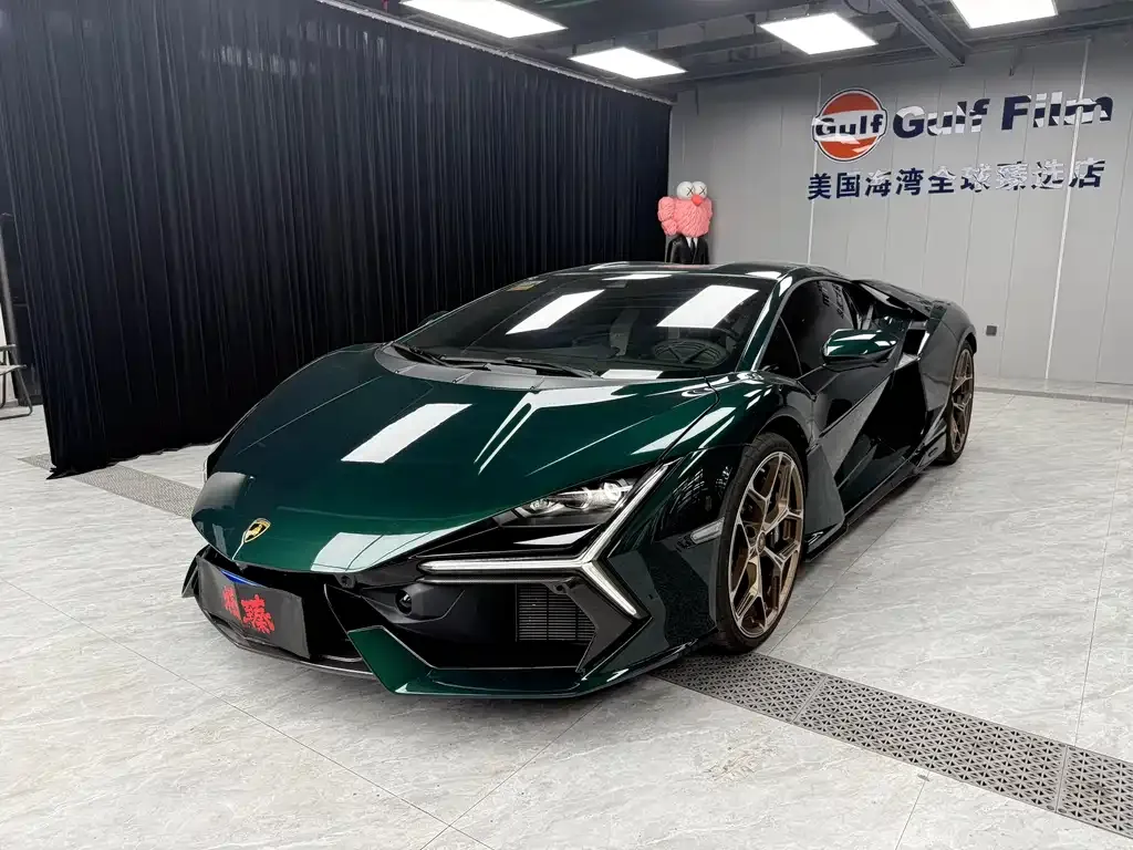 Lamborghini Revuelto
