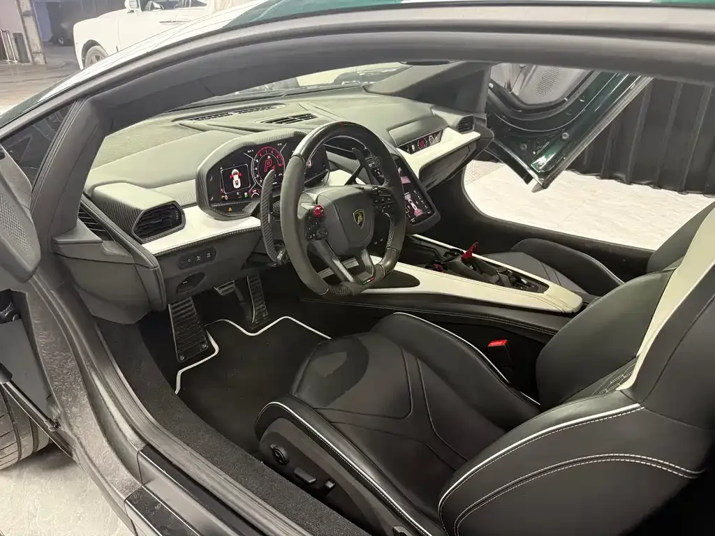 Lamborghini Revuelto 2025 из CN, фото 3