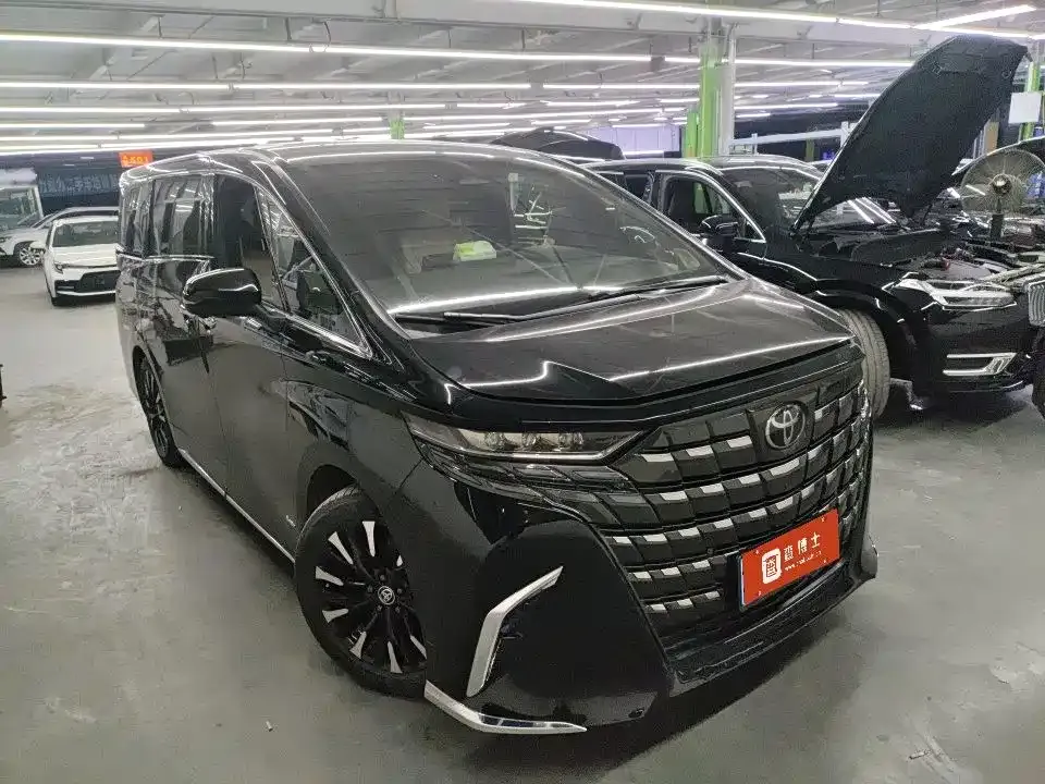 Toyota Alphard — фото 3