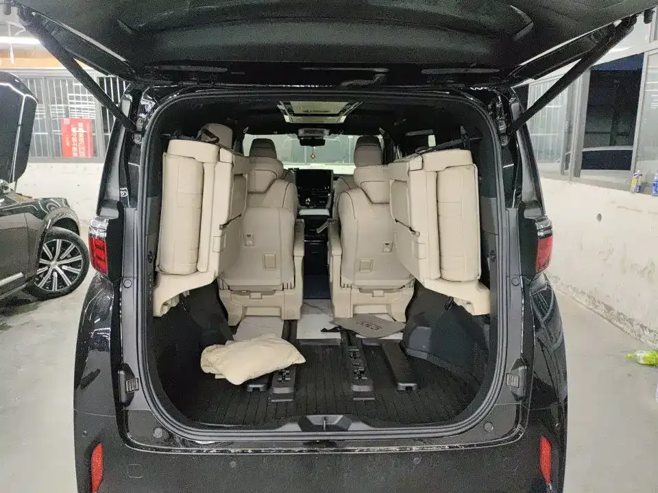 Toyota Alphard — фото 7