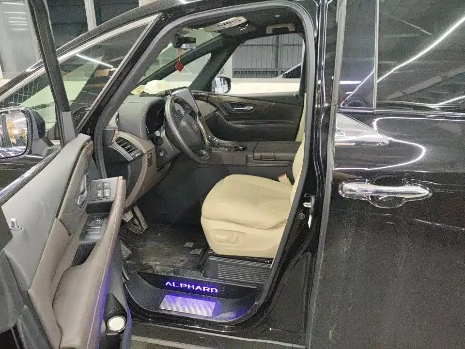 Toyota Alphard — фото 8