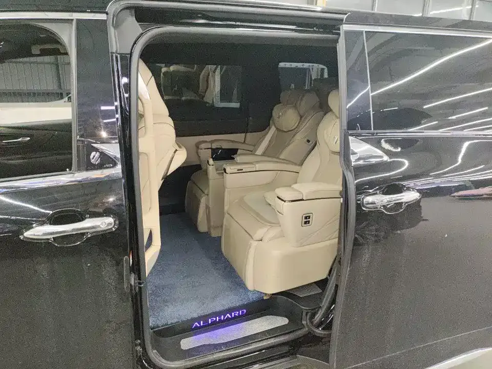 Toyota Alphard — фото 6