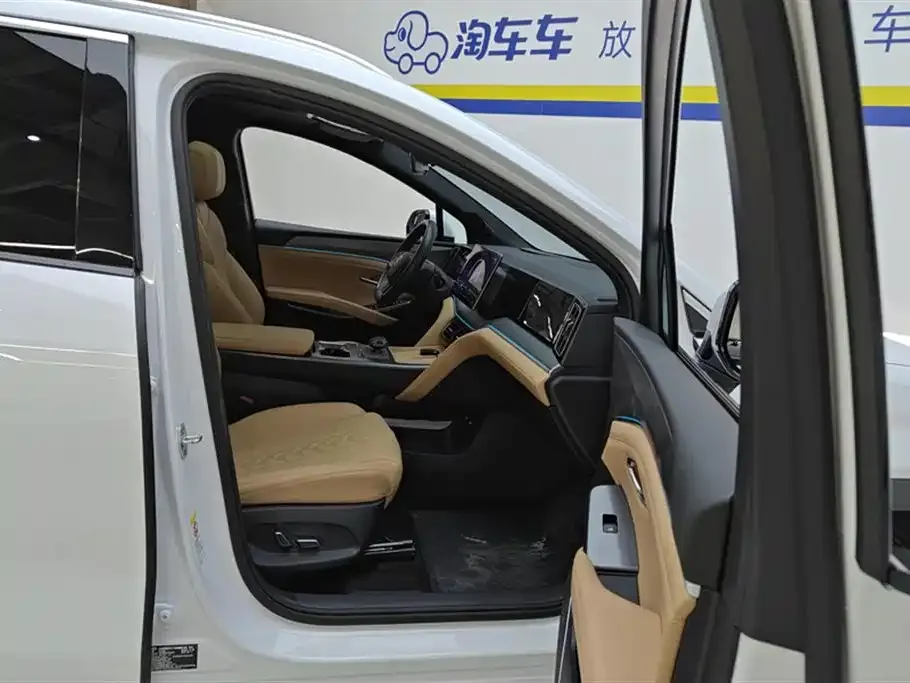 BYD L DM-i — фото 7