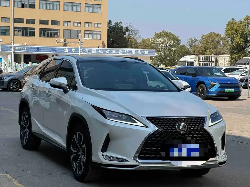 Lexus RX — фото 1