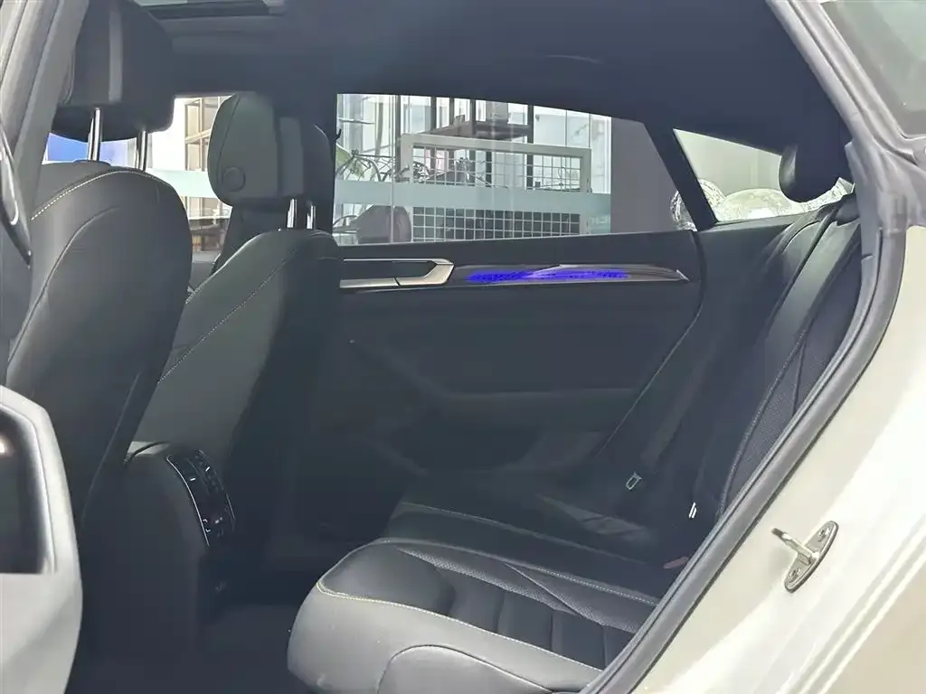 Volkswagen CC 2023 из CN, фото 2