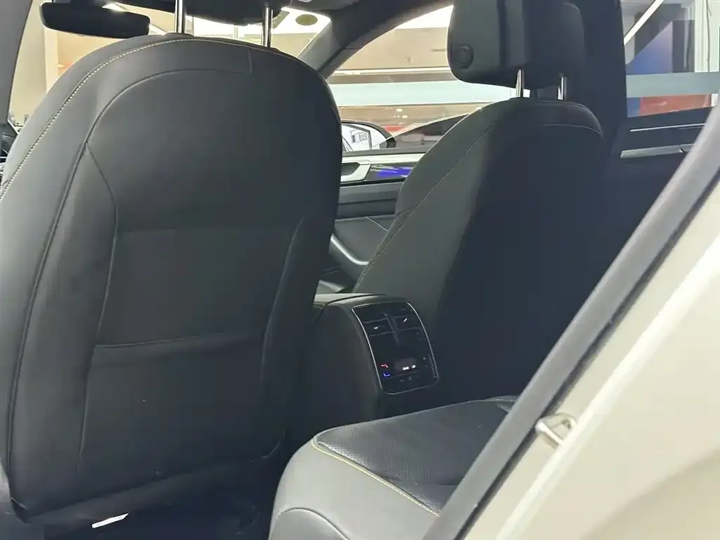 Volkswagen CC 2023 из CN, фото 6