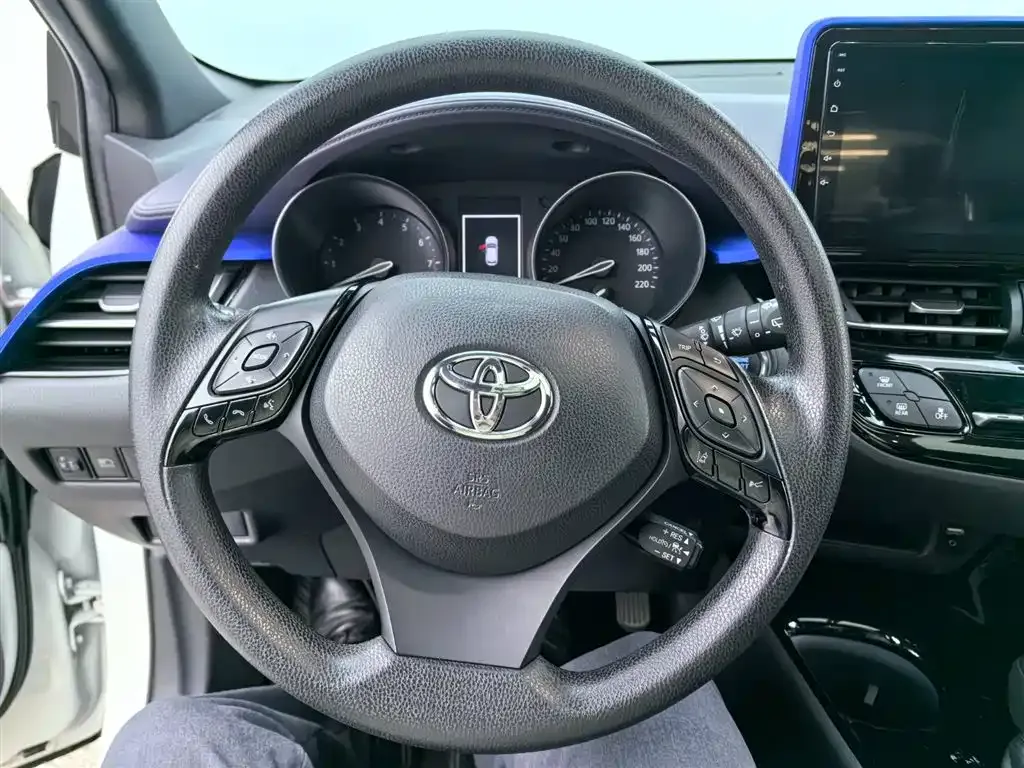 Toyota C-HR — фото 10