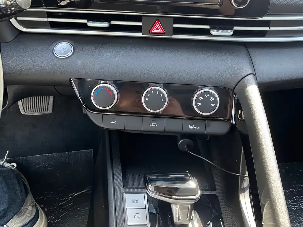Hyundai Elantra — фото 8