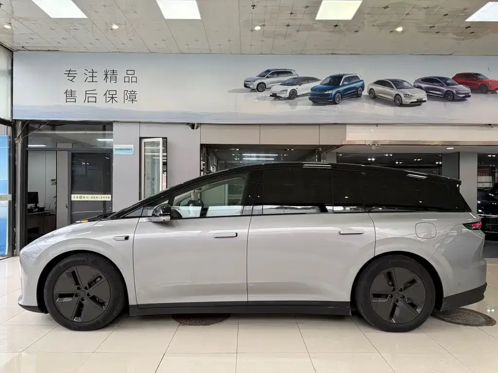 Li Auto i8 — фото 6