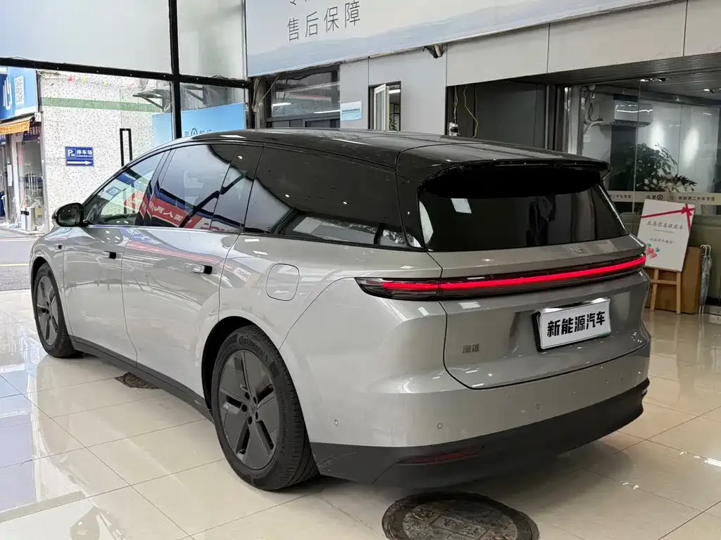 Li Auto i8 — фото 7
