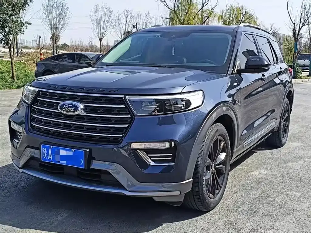 Ford Explorer — фото 1
