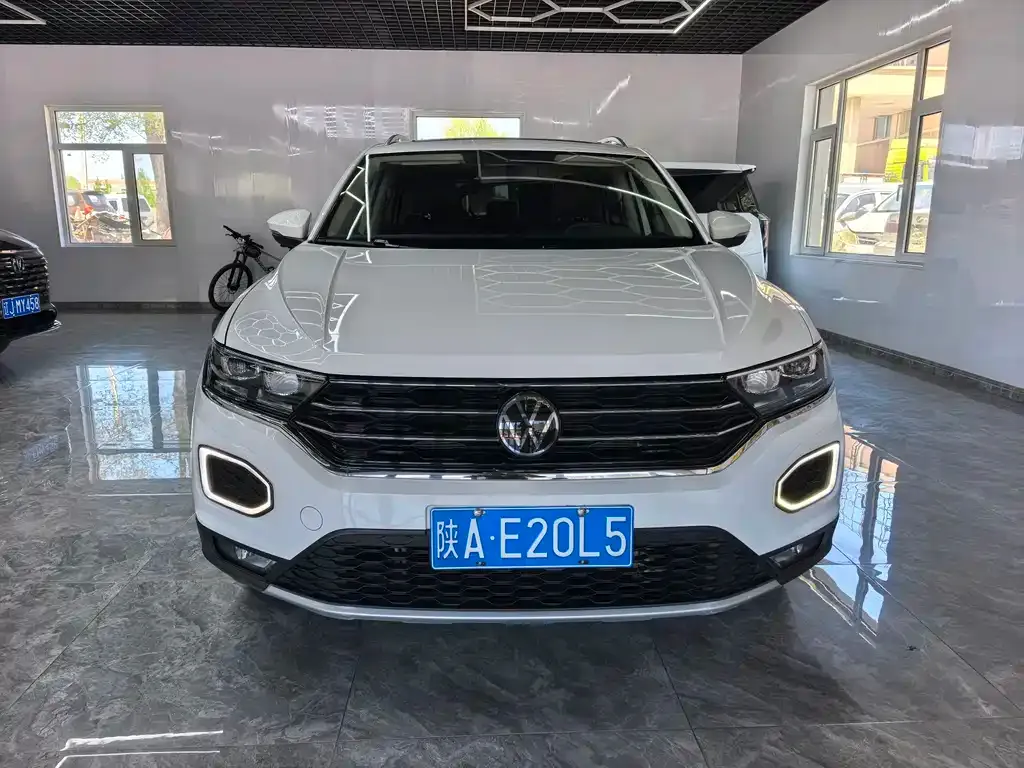 Volkswagen T-Roc — фото 1