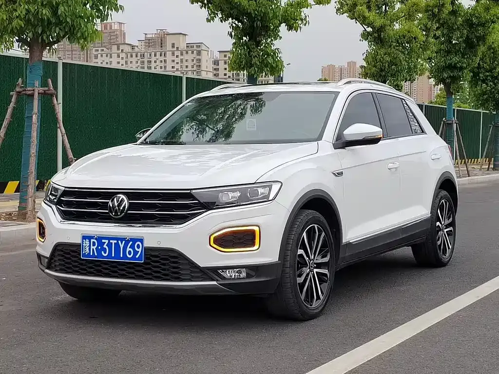 Volkswagen T-Roc — фото 1