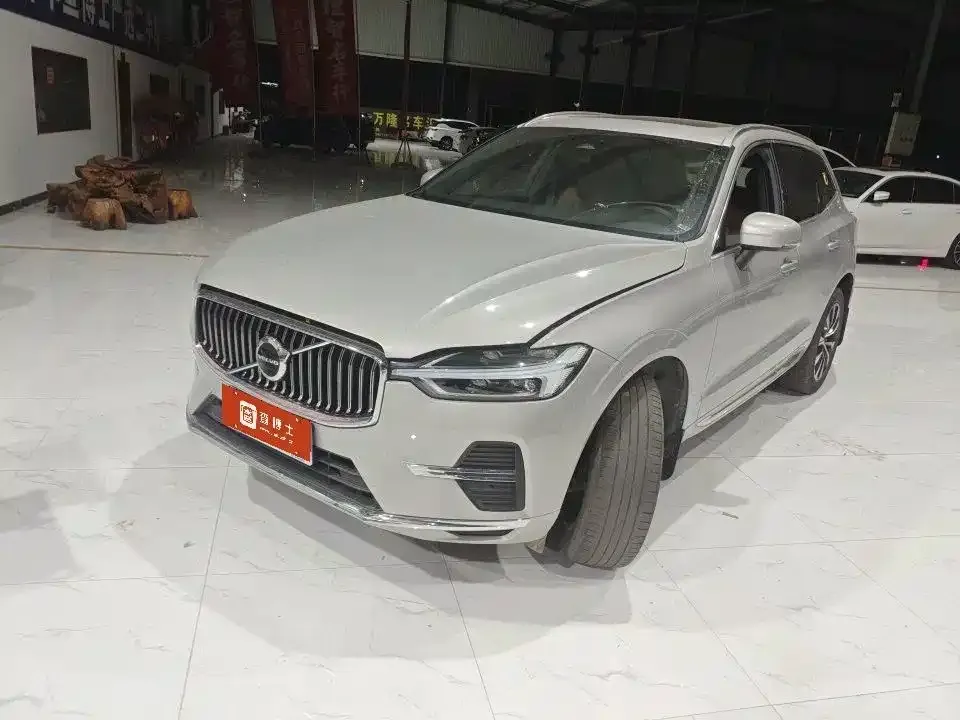 Volvo XC60 — фото 1