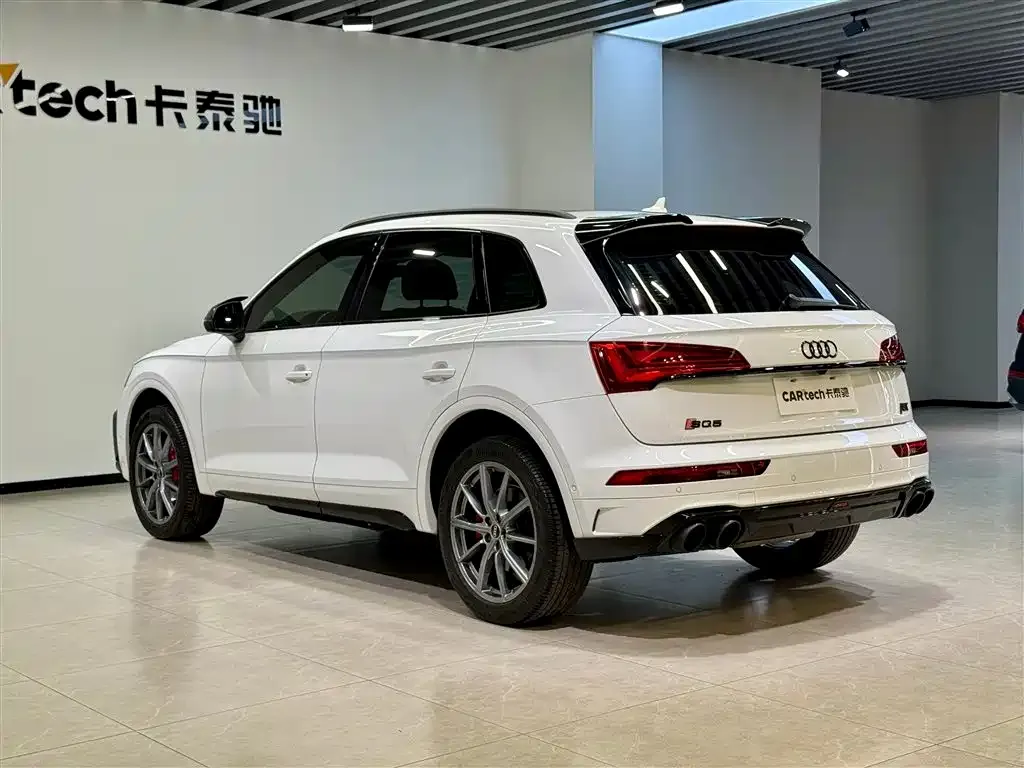 Audi Q5L — фото 8