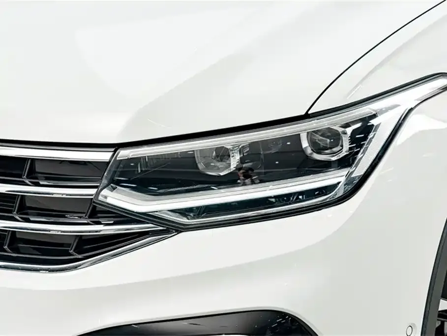 Volkswagen Tiguan L — фото 4