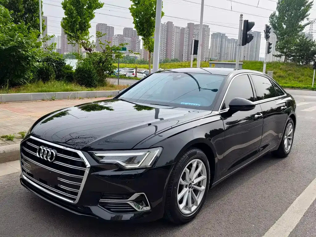 Audi A6L — фото 1