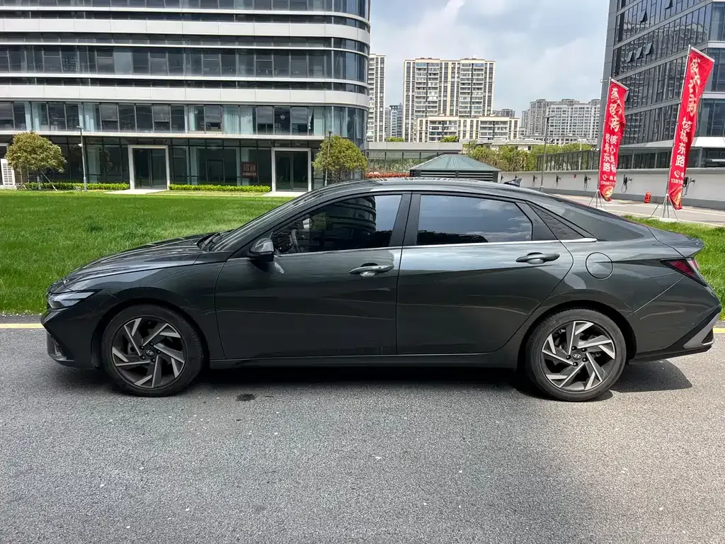 Hyundai Elantra — фото 4