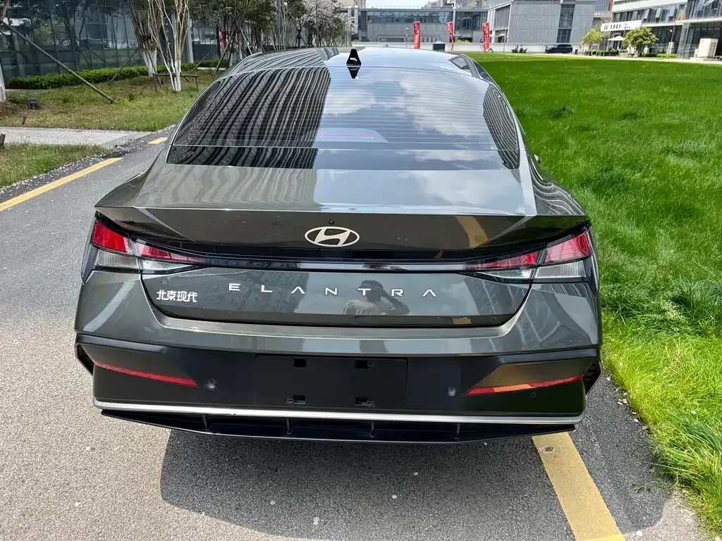 Hyundai Elantra — фото 6