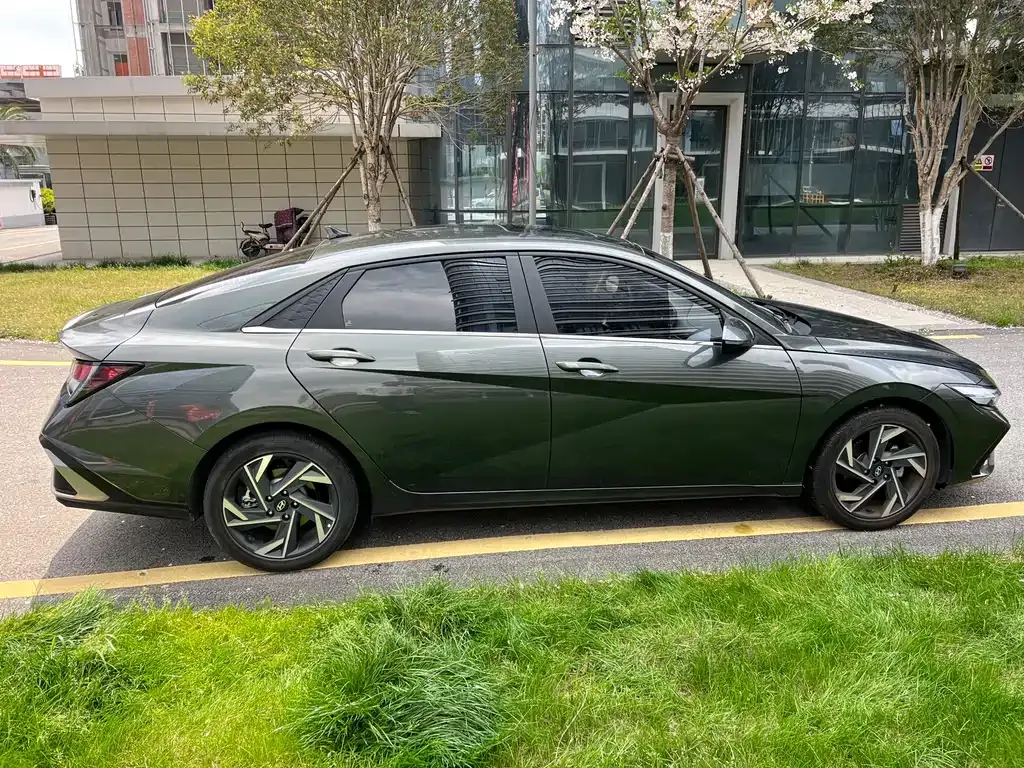 Hyundai Elantra — фото 7