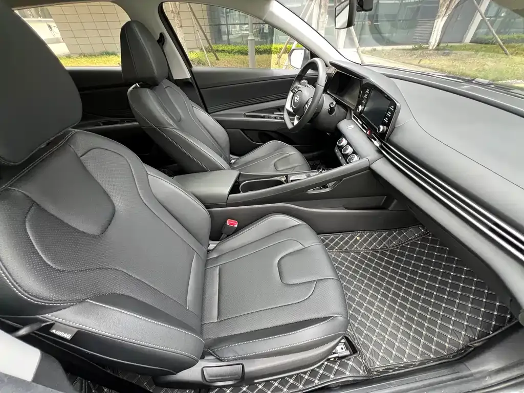 Hyundai Elantra — фото 2