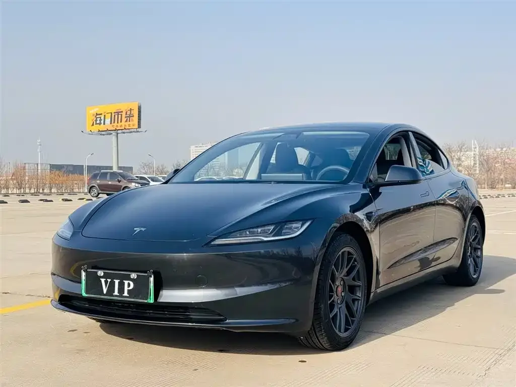 Tesla Model 3 — фото 1