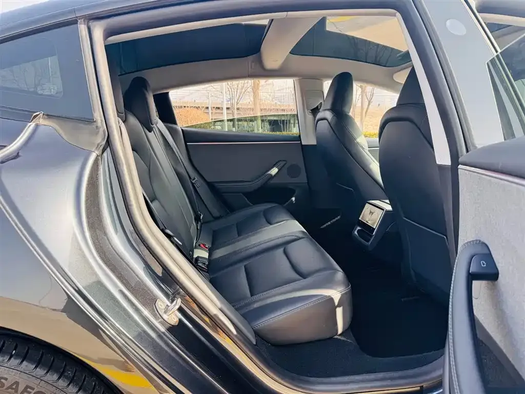 Tesla Model 3 — фото 3