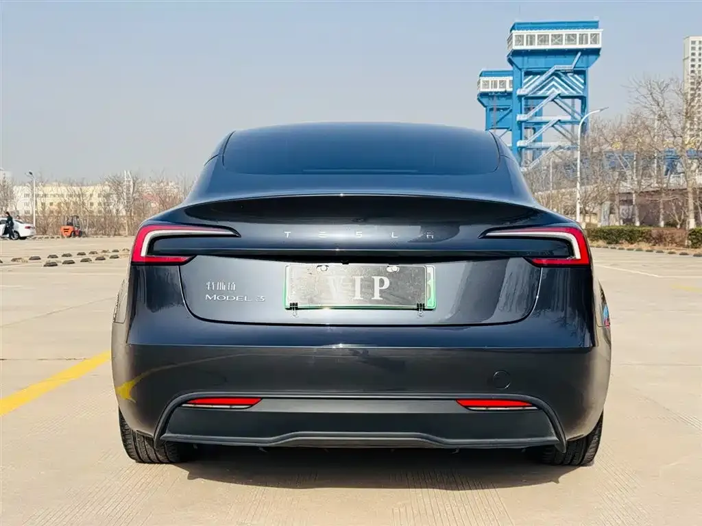 Tesla Model 3 — фото 7