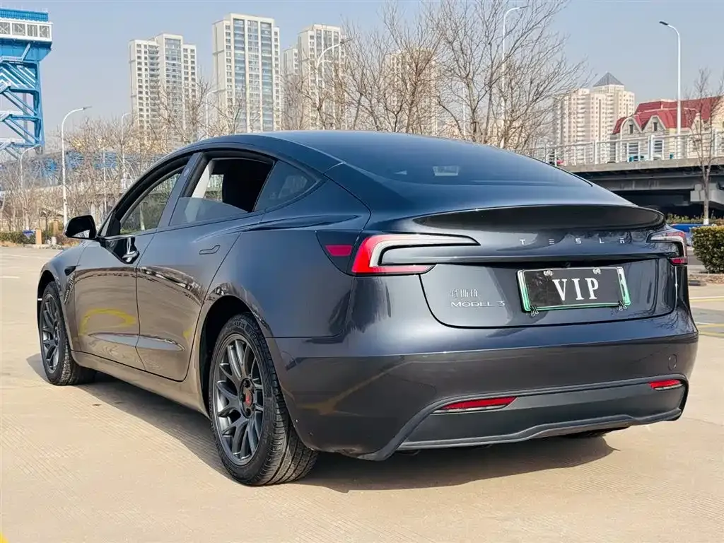 Tesla Model 3 — фото 10