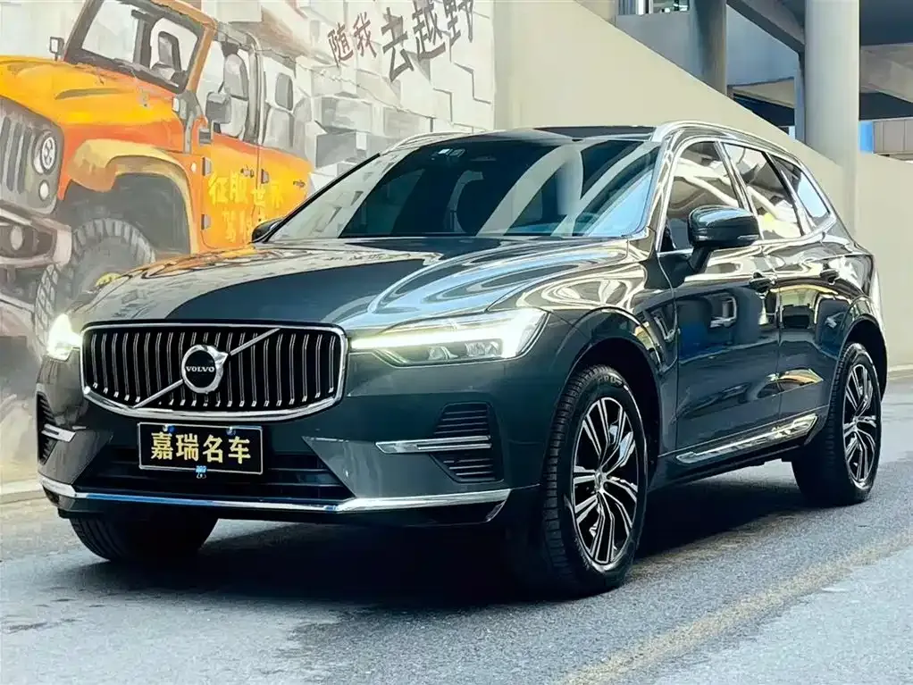 Volvo XC60 — фото 1