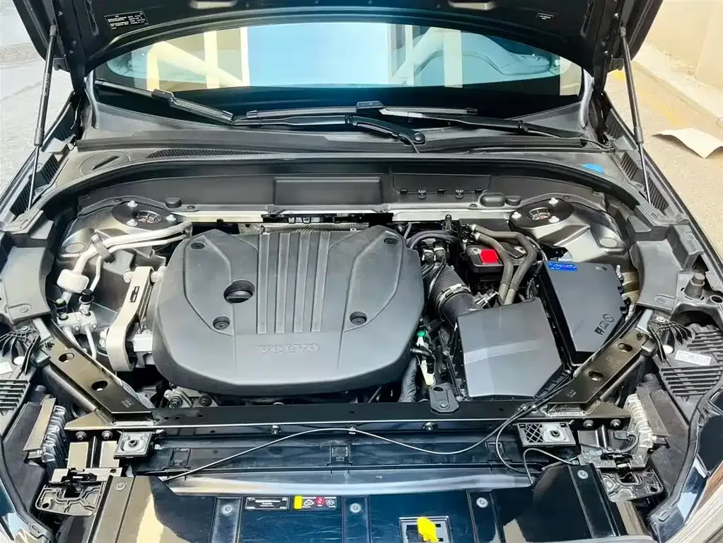 Volvo XC60 — фото 9