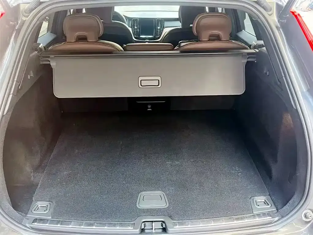 Volvo XC60 — фото 7