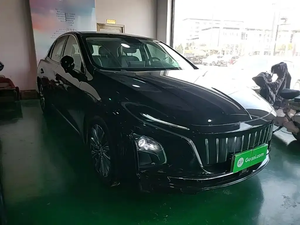 Hongqi E-QM5 — фото 3