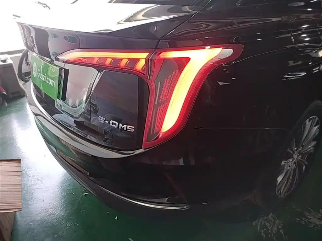 Hongqi E-QM5 — фото 8