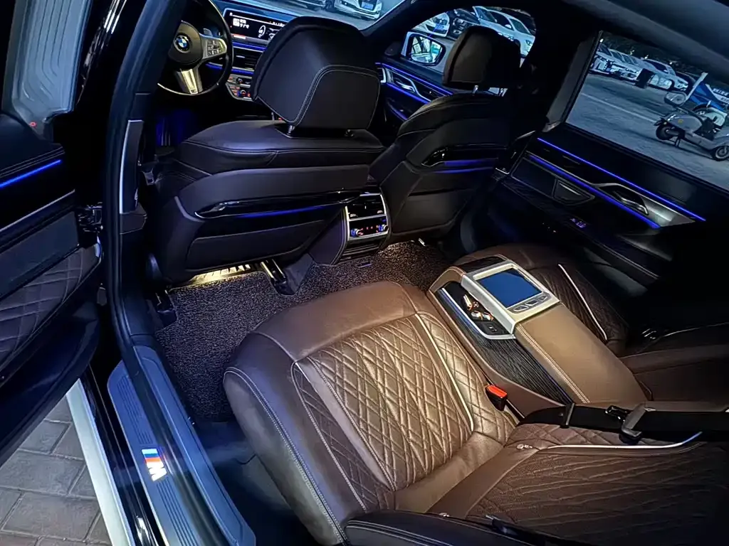 BMW 7 Series 2021 из CN, фото 8