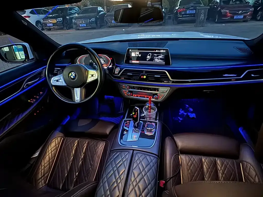 BMW 7 Series 2021 из CN, фото 4