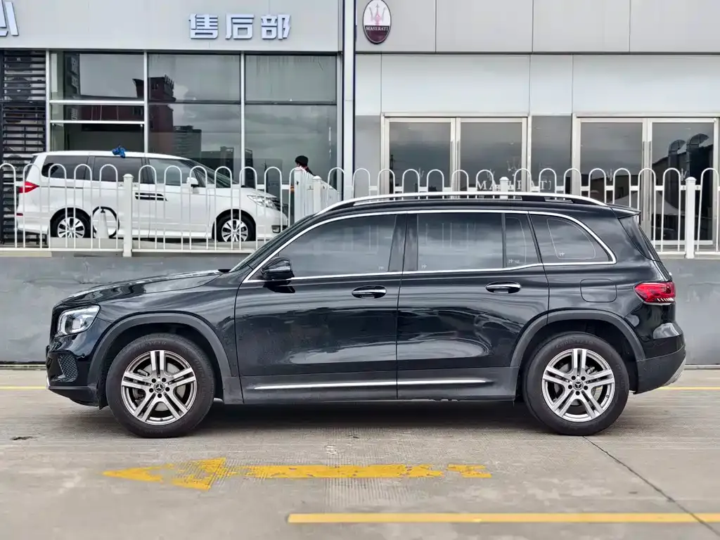 Mercedes-Benz GLB — фото 10