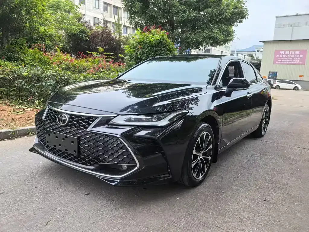 Toyota Avalon — фото 1