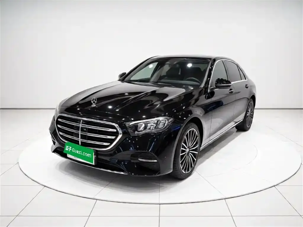 Mercedes-Benz E-Class — фото 1