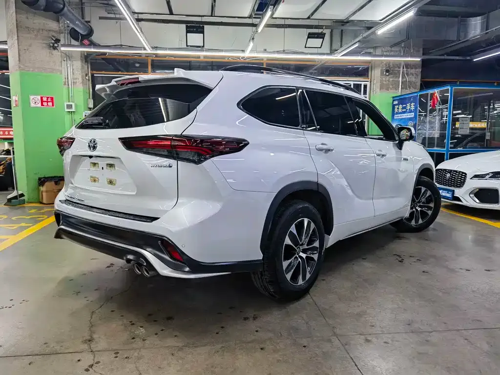 Toyota Crown Kluger 2024 из CN, фото 8